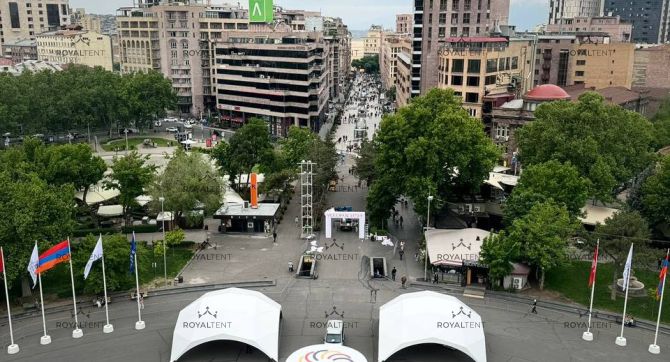 Аренда 600 м² шатров серии QUADRO для ежегодного форума EBRD 2024 на площади Оперы в Ереване