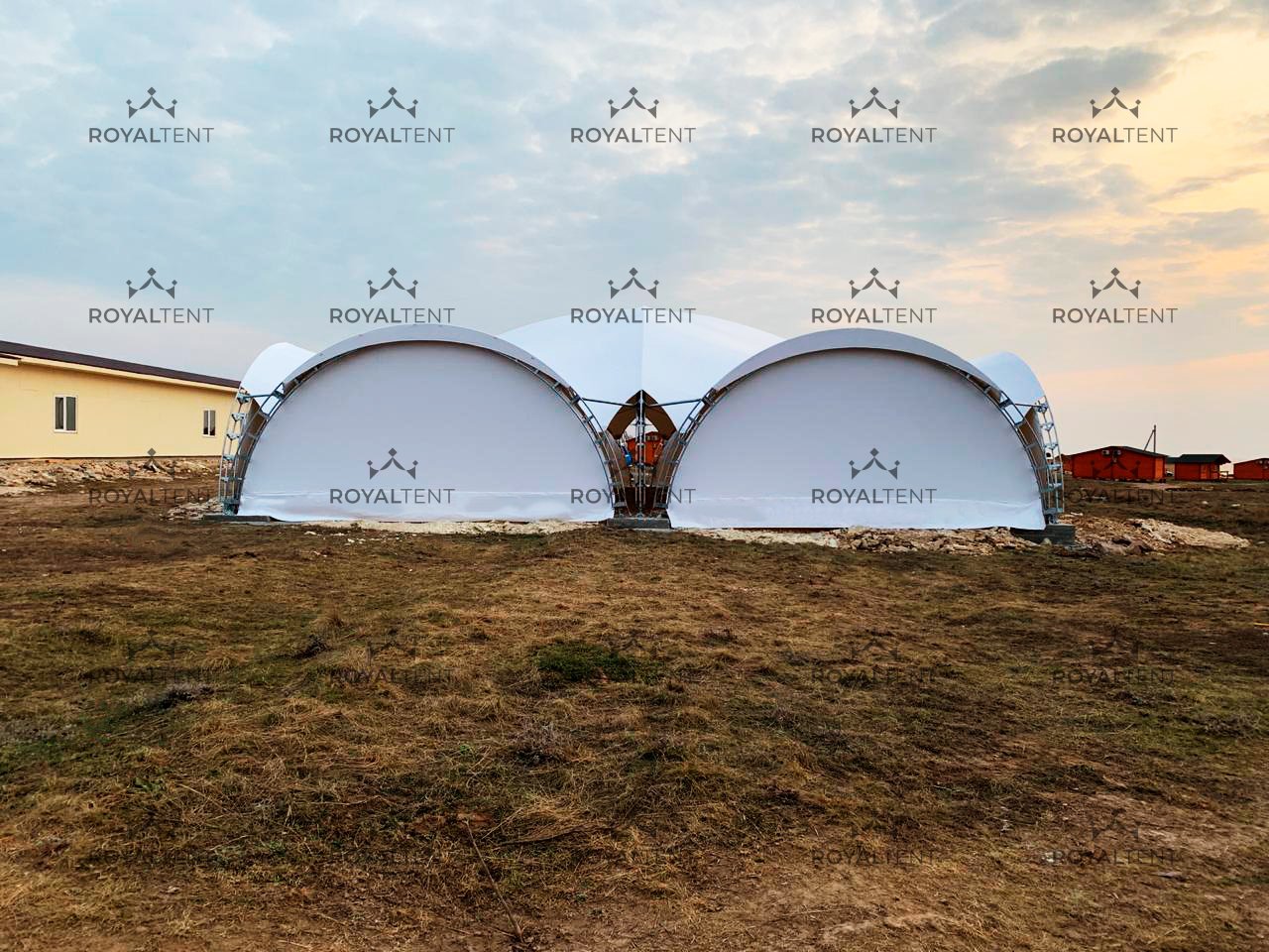 Арочный шатер ARCH SQUARE RT256/8 и Сферический шатер SPHERE RT113D12 для компании Библио Глобус. Крым, Тарханкут